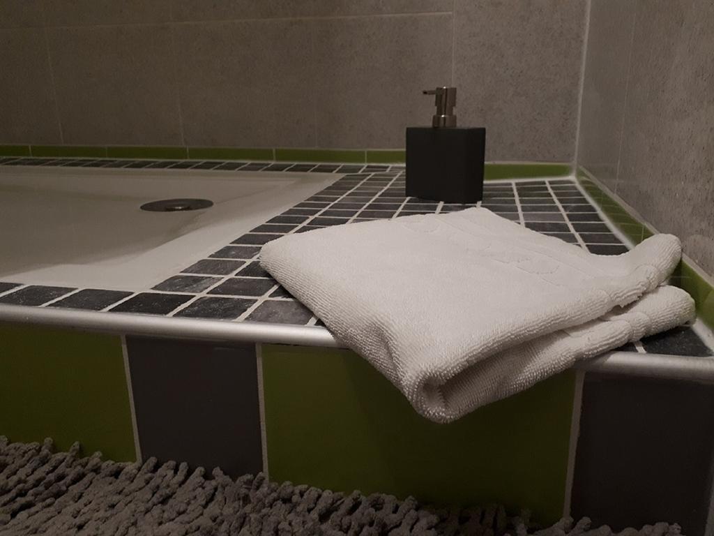 Nuit D'Un Jour Bed & Breakfast Montmerle Sur Saone Luaran gambar