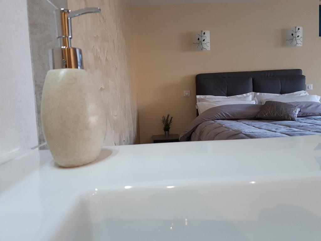 Nuit D'Un Jour Bed & Breakfast Montmerle Sur Saone Luaran gambar
